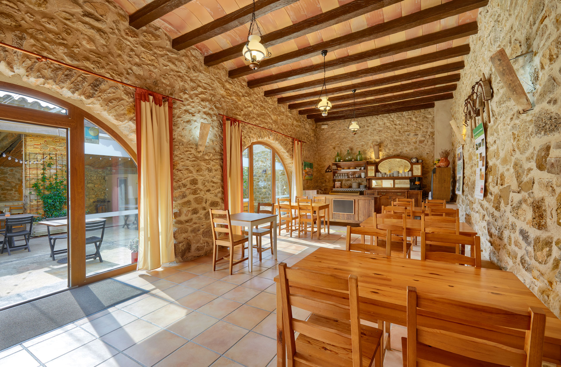 Menjador Mas Ramades Turisme Rural i Esport